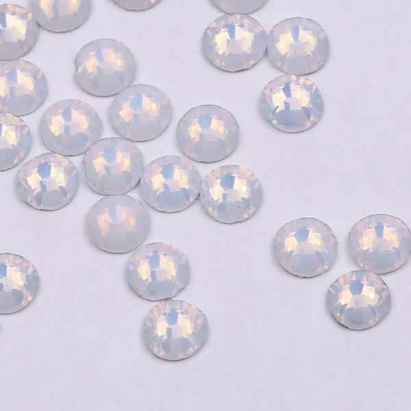 Weiss Opal Strasssteine für Nägel. Für Nagelstudio oder Homestudio in der Schweiz