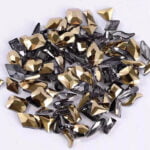 Gemischte grosse Strasssteine in platinium Schwarz für Nageldesigns.